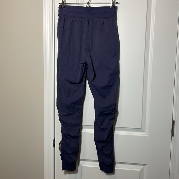 Lululemon Beyond the Studio Jogger
Cadet Blue 4 - Picture 7 of 9